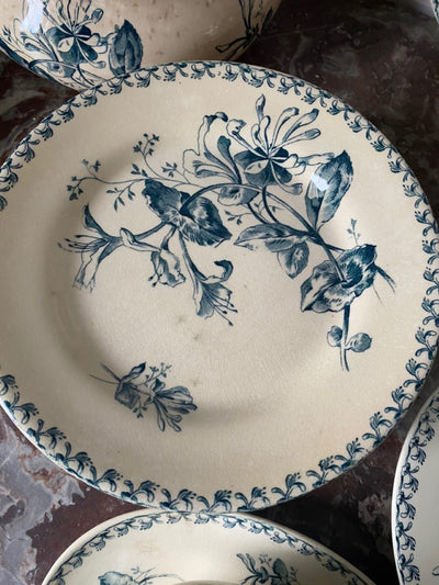 19th Century French Plates Gien chèvrefeuille.