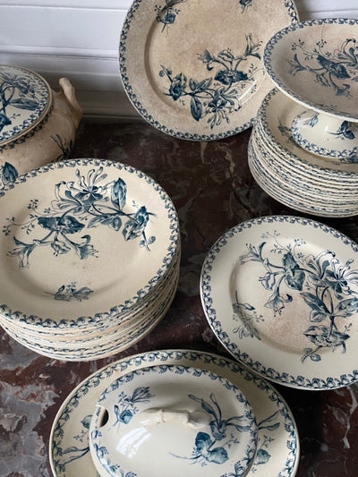 19th Century French Plates Gien chèvrefeuille.